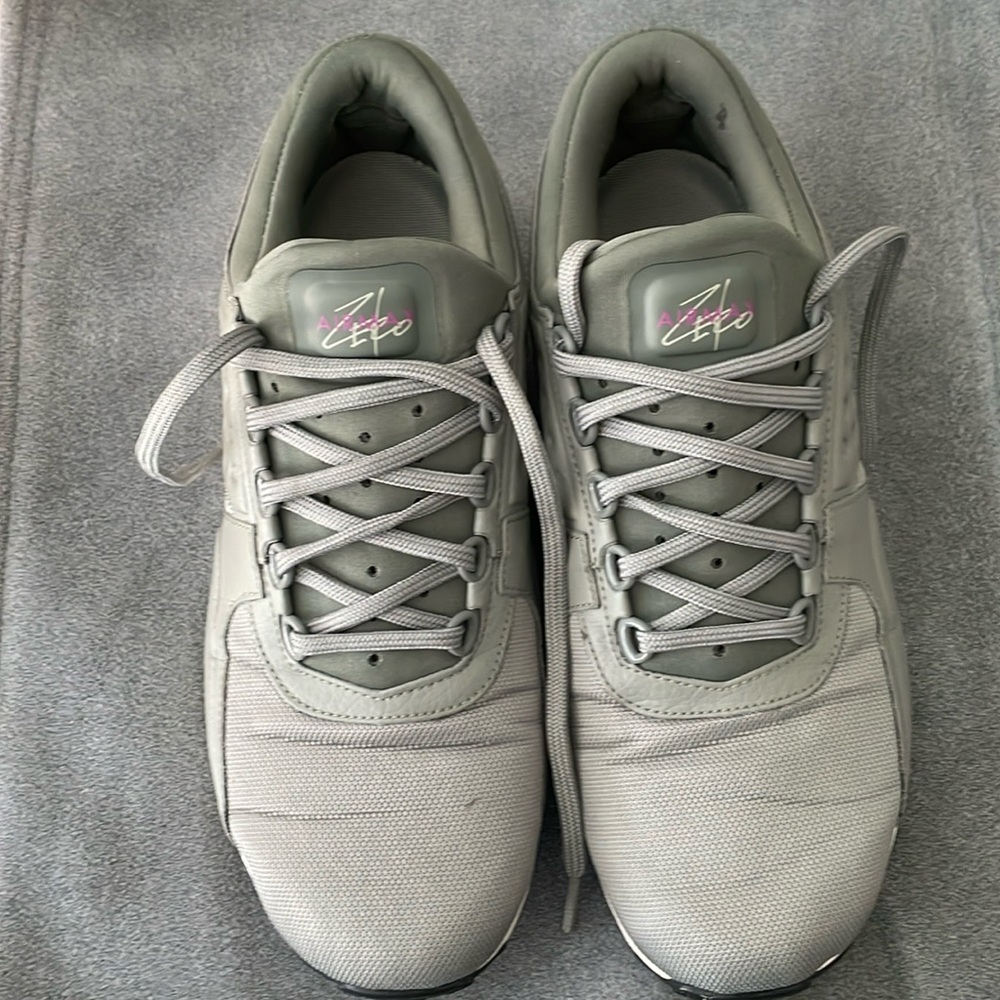 Nike Preowned Airmax Zero Grey with Pink/Purple Accents Size 9 US